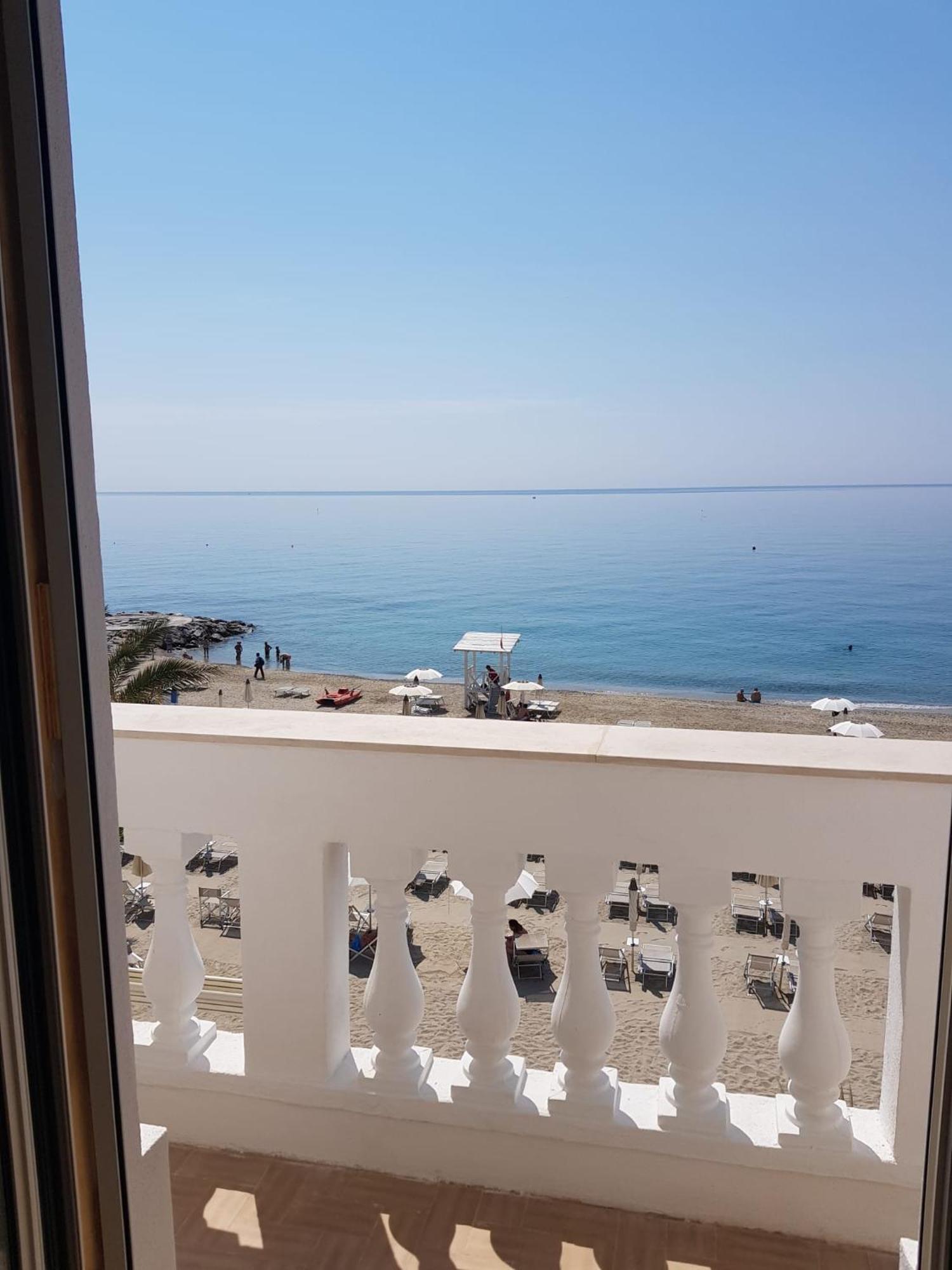 Blu Sea Apartments Pietra Ligure Eksteriør bilde