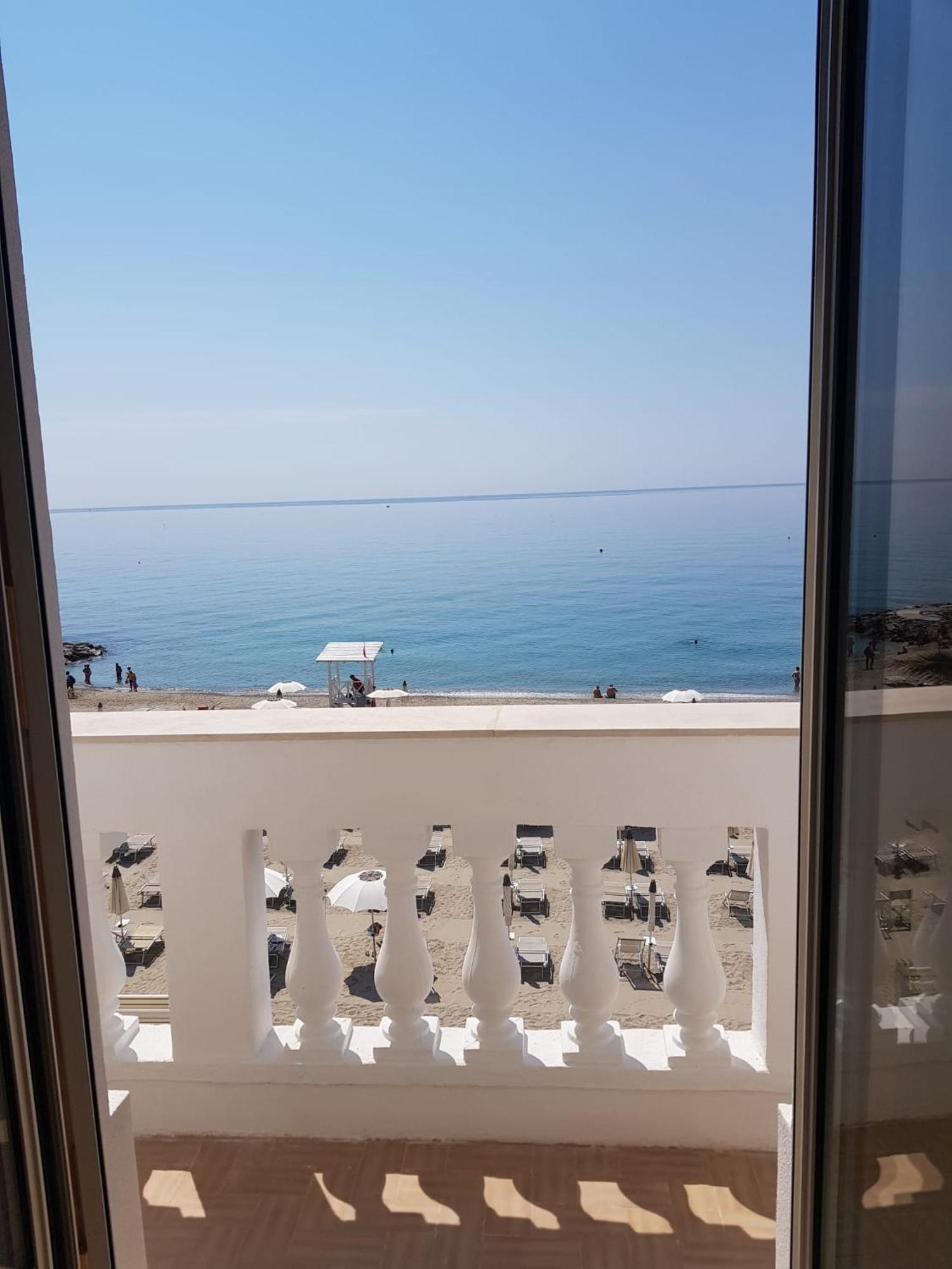 Blu Sea Apartments Pietra Ligure Eksteriør bilde