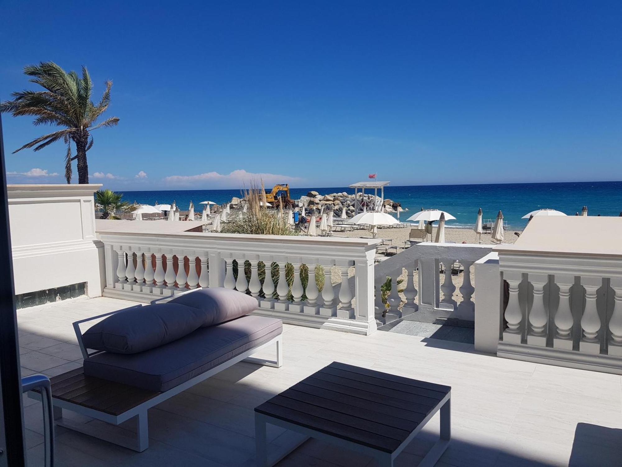 Blu Sea Apartments Pietra Ligure Eksteriør bilde