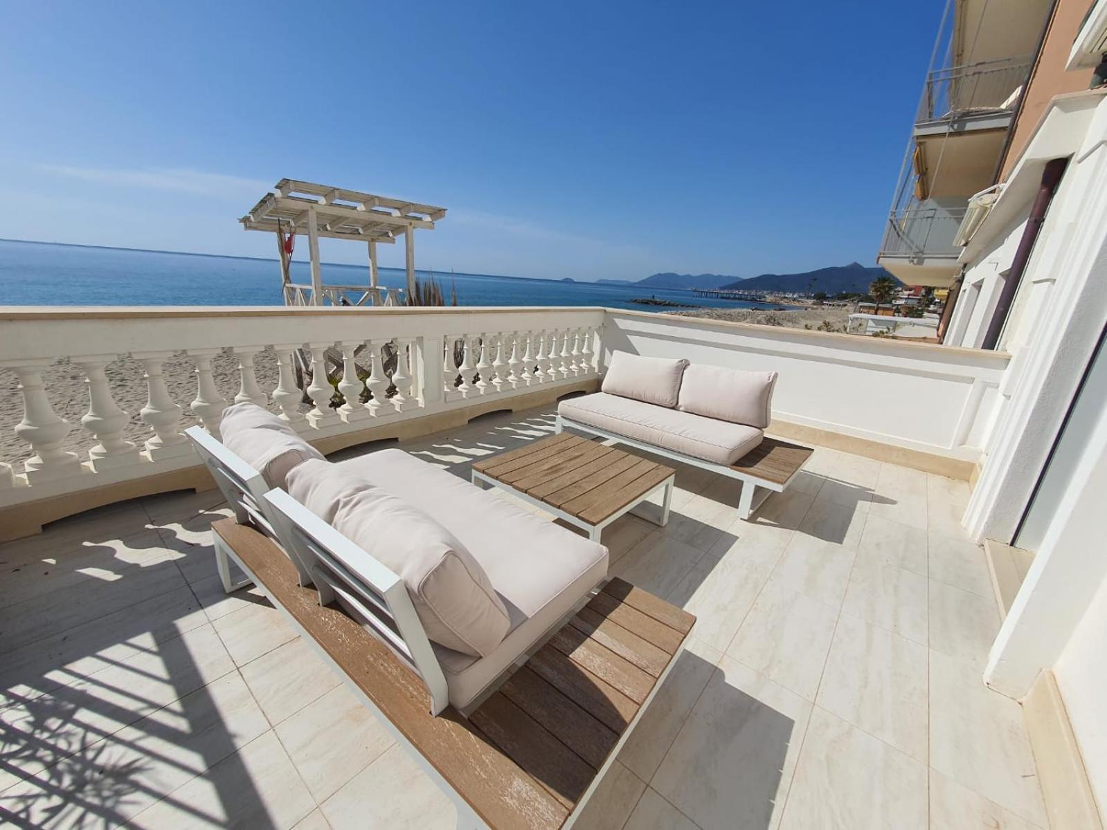 Blu Sea Apartments Pietra Ligure Eksteriør bilde